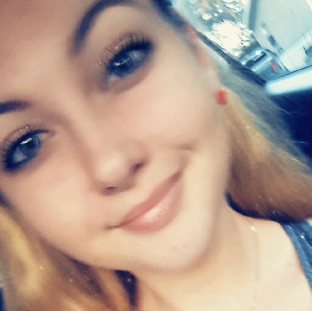 Meet your Posher, Caitlain